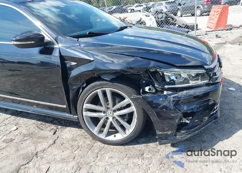 2017 Volkswagen Passat 1.8T R-Line z USA, uszkodzony, nr VIN 1VWDT7A33HC002729
